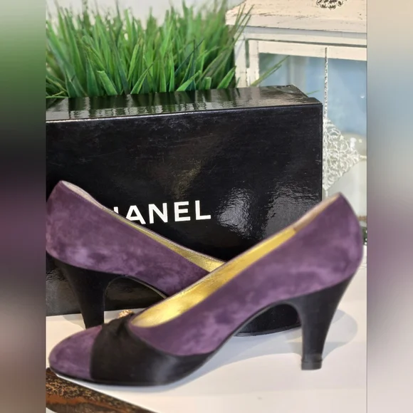 Chanel Vintage Women's Purple Suede and Black Heels - Picture 12 of 16